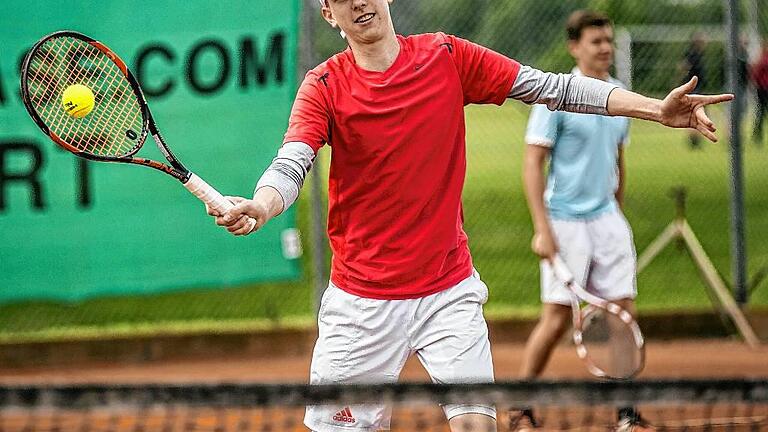 Chancenlos mit der U-18-Bezirksliga-Mannschaft des TV Haßfurt, aber erfolgreich als Doppel: Beim 3:11 gegen den TVA Aschaffenburg holten Raphael Joos (vorne) und Felix Kramer den einzigen Sieg.