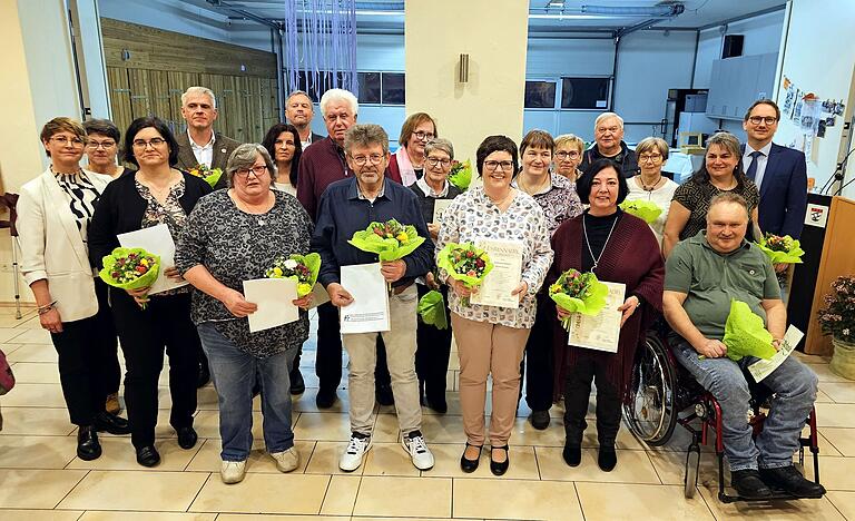 17 Frauen und Männer der Garten- und Blumenfreunde Wasmuthhausen wurden für 15- und 25-jährige Mitgliedschaft geehrt.