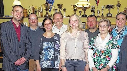 Neuer Vorstand: Christian Friedrich, Thomas Uhl, Nicole Loebl, Georg Lang, Simone Asbeck, Reiner Nahler-Vogt, Hedwig Hehn und Katja Schönberger stehen an der Spitze des TSV (von links). Neuer Vorstand: Christian Friedrich, Thomas Uhl, Nicole Loebl, Georg Lang, Simone Asbeck, Reiner Nahler-Vogt, Hedwig Hehn und Katja Schönberger stehen an der Spitze des TSV (von links).