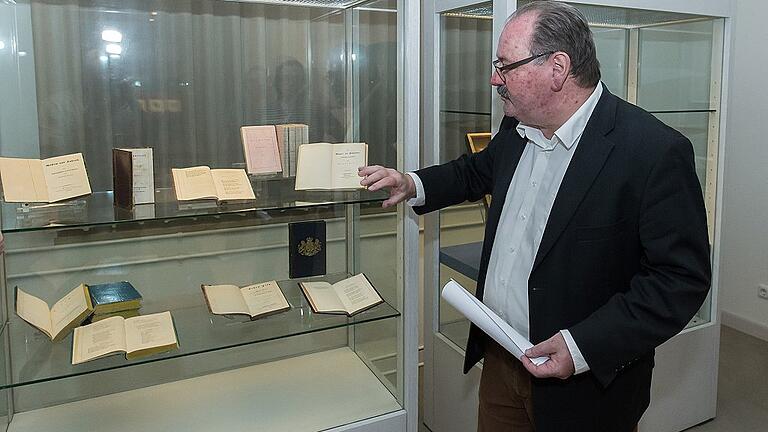 Das Museum Otto Schäfer wird am Sonntag wieder eröffnet. Neu ist ein Raum, der dem Dichter und Orientalisten Friedrich Rückert gewidmet ist. Das Museum, das von Georg Drescher geleitet wird, ist inzwischen im Eigentum einer Stiftung der Stadt Schweinfurt.