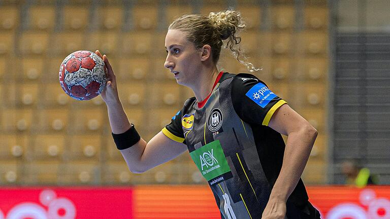 Ein Bild aus dem Oktober 2020: Mia Zschocke im Nationaltrikot vor dem Länderspiel gegen die Niederlande in Lingen.