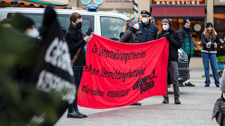 Unter anderem die Grünen-Jugend protestierte gegen die Kundgebung.&nbsp;