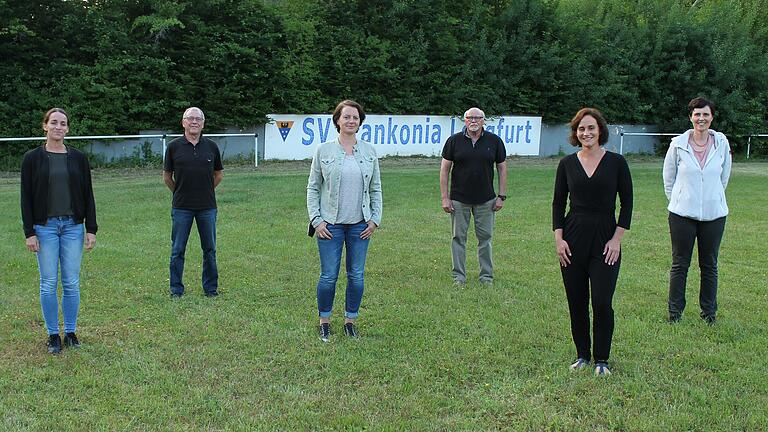 Auf dem Bild (von links): Dorothea Hock (Abteilungsleitung Turnen), Klaus Sebold (1. Vorstand), Kerstin Deckenbrock (Bürgermeisterin), Wolfgang Hopp (Kassenprüfer), Sandra Heilig (2. Vorstand) und Petra Fertig (Schriftführerin). Es fehlen die Vorstände Armin Brandstetter (3. Vorstand) und Marcus Kuntscher (Kassierer).