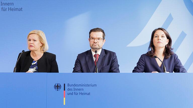 Fortsetzung der Gespräche der Ampel-Koalition - Faeser, Buschmann und Baerbock informierten nach dem Gespräch gemeinsam. Fortsetzung der Gespräche der Ampel-Koalition - Faeser, Buschmann und Baerbock informierten nach dem Gespräch gemeinsam.