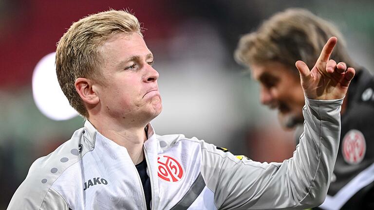 FC Augsburg - FSV Mainz 05       -  Mann des Abends: Jonathan Burkardt jubelt nach dem Mainzer Sieg.