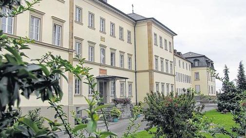 Alles hat seine Zeit: Im Februar 2015 werden die letzten Erlöserschwestern aus dem Kloster Maria Schnee in Lülsfeld ausziehen. Das Objekt steht zum Verkauf. Alles hat seine Zeit: Im Februar 2015 werden die letzten Erlöserschwestern aus dem Kloster Maria Schnee in Lülsfeld ausziehen. Das Objekt steht zum Verkauf.