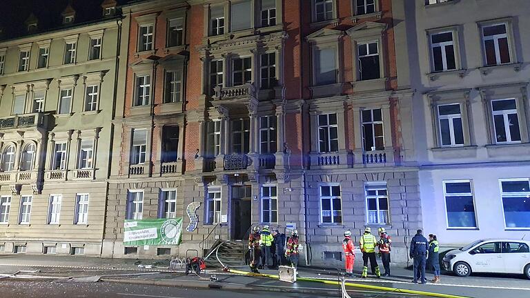 Bei einem Brand in diesem Gebäude am Haugerring in Würzburg ist am Dienstag vergangener Woche eine Frau ums Leben gekommen.