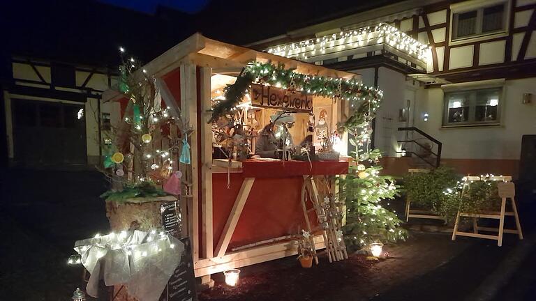 Beim 'Steedemer Weihnachtsdorf' wurde der ganze Ort hell erleuchtet. Beim 'Steedemer Weihnachtsdorf' wurde der ganze Ort hell erleuchtet.