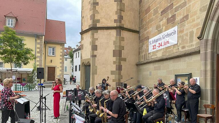 50 Jahre Kirchweih St. Johannis. Die Serenade gestaltete die Bigband der Turngemeinde.