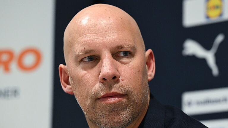 Axel Kromer - Sportvorstand Axel Kromer ist zufrieden mit dem Viertelfinaleinzug beider Teams. Axel Kromer - Sportvorstand Axel Kromer ist zufrieden mit dem Viertelfinaleinzug beider Teams.