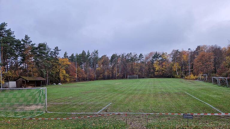 Der Untererthaler Sportplatz „Am Stäbruch“ in seiner vollen Pracht.       -  Der Untererthaler Sportplatz „Am Stäbruch“ in seiner vollen Pracht.