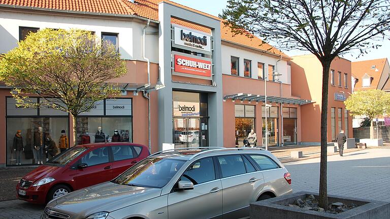 Bei den leerstehenden Geschäften Belmodi und Schuh-Welt in der Marktheidenfelder Innenstadt werden Gespräche geführt. Bei den leerstehenden Geschäften Belmodi und Schuh-Welt in der Marktheidenfelder Innenstadt werden Gespräche geführt. 