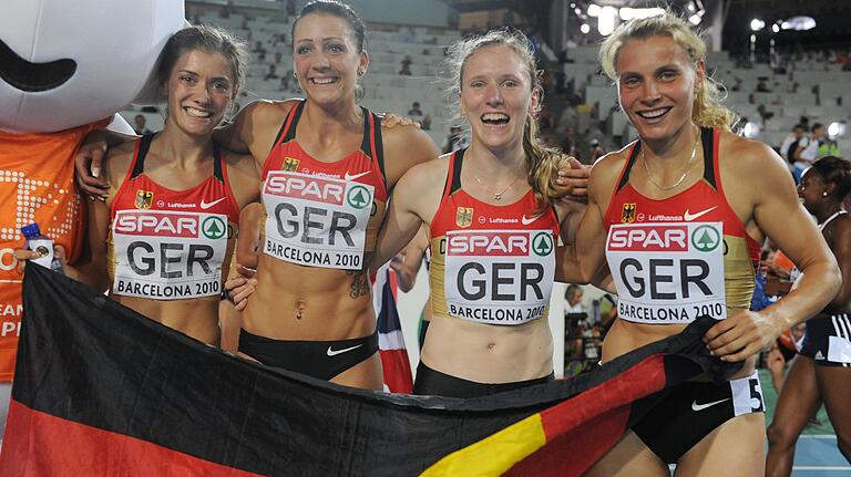 Am 1. August 2010 freuten sich die Mitglieder der deutschen 4-x-400-Meter-Staffel, (von links) Esther Cremer (Wattenscheid), Janin Lindenberg (Magdeburg), Fabienne Kohlmann (Gambach) und Claudia Hoffmann (Potsdam), über den zweiten Platz bei der Leichtathletik-Europameisterschaften in Barcelona. Acht Jahre später wurde dem Quartett der Titel zuerkannt, nachdem die erstplatzierten Russinnen des Dopings überführt wurden.