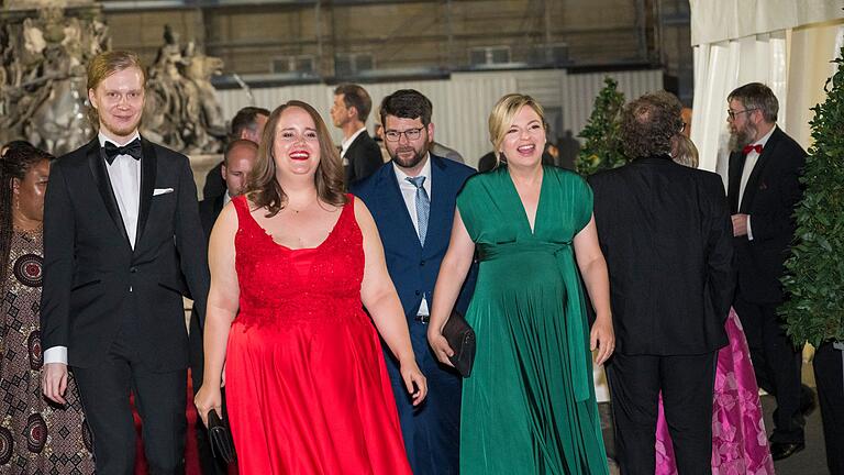 Eröffnung der Bayreuther Festspiele - Staatsempfang       -  Grünen-Politiker auf dem Weg zum Staatsempfang.