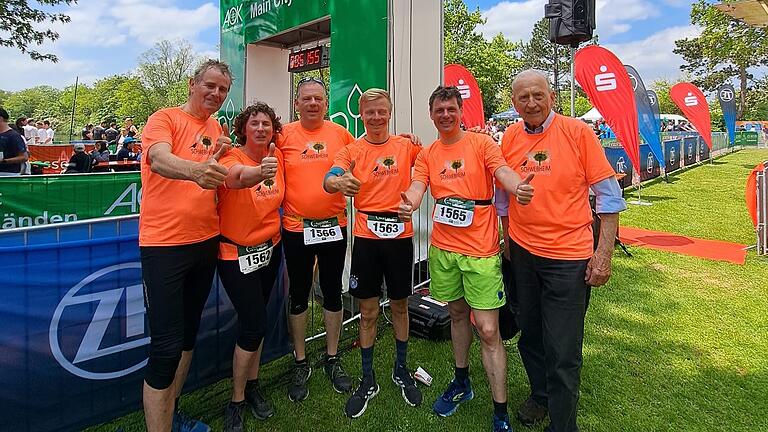 Läufer auf dem Foto von links: Klaus Förster, Susanne Schäfer, Horst Schäfer (Stiftungsrat), Benedikt Müller (Gemeinderat), Dr. Volker Karb (Stiftungsratsvorsitzender) und Edgar Pöschel (Stiftungsrat &amp; Betreuer der Laufgruppe).