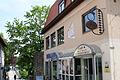 Das Gebäude des ehemaligen Cafés Elbert an der Bad Neustädter Salzpforte wird saniert. Im linken Hausteil bleibt das Reisebüro, der Rest wird eine neue Nutzung erhalten.