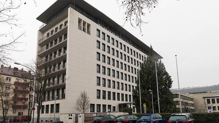 Das ehemalige EON-Verwaltungsgebäude an der Bismarckstraße bleibt vorerst bestehen, wenn das restliche Gelände bebaut wird. Das ehemalige EON-Verwaltungsgebäude an der Bismarckstraße bleibt vorerst bestehen, wenn das restliche Gelände bebaut wird.