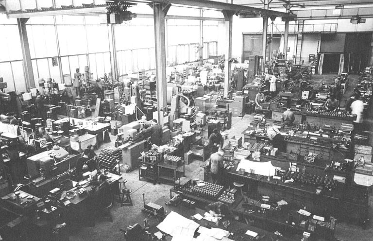 2002 blickte Rexroth auf 50 Jahre Hydraulik zurück. Ein früher Blick in eine der Werkshallen. 2002 blickte Rexroth auf 50 Jahre Hydraulik zurück. Ein früher Blick in eine der Werkshallen.