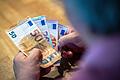 Altersvorsorge_83781295.jpeg       -  Da ist das Geld: Wann Ruheständler ihre Rente bekommen, hängt auch vom Zeitpunkt des Renteneintritts ab.