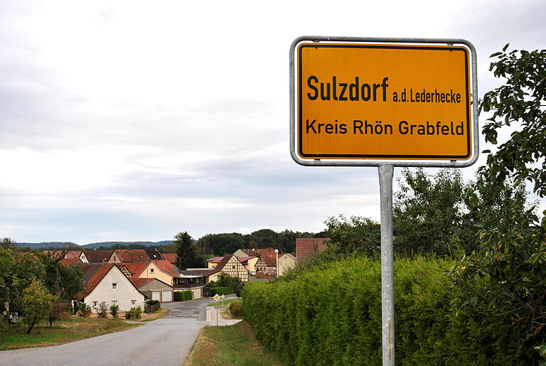 Sulzdorf verabschiedete am Dienstag den Haushaltsplan für 2020, ein enormer Gewerbesteuereinbruch ist zu verzeichnen. Sulzdorf verabschiedete am Dienstag den Haushaltsplan für 2020, ein enormer Gewerbesteuereinbruch ist zu verzeichnen.