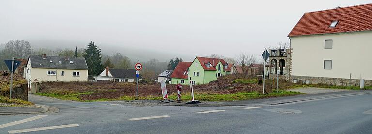 An der Julius-Echter-Straße in Heugrumbach sollen drei Wohnhäuser mit 36 Wohnungen entstehen. An der Julius-Echter-Straße in Heugrumbach sollen drei Wohnhäuser mit 36 Wohnungen entstehen.