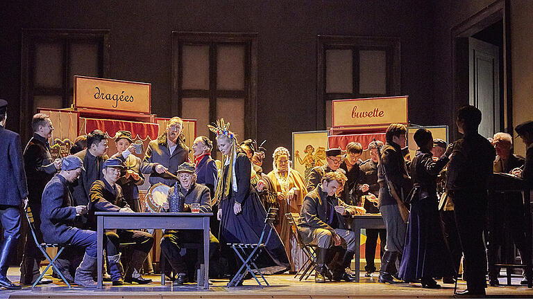 Szenenfoto der 'Faust'-Inszenierung von Jan Eßinger für das Landestheater Detmold. Szenenfoto der 'Faust'-Inszenierung von Jan Eßinger für das Landestheater Detmold.