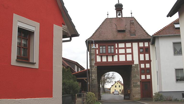 Die Rundwege sollen auch an Sehenswürdigkeiten wie dem alten Torhaus in Treinfeld aus dem 16. Jahrhundert vorbeiführen.