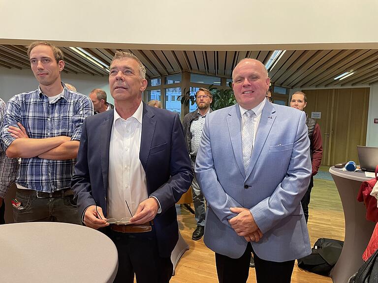 Die AfD wurde bei der Landtagswahkl in Schweinfurt die zweitstärkste Kraft. Freude bei Direktkandidat Richard Graupner und Kreisvorsitzendem Bernd Schuhmann (rechts), der für die Bezirkswahl kandidierte. Die AfD wurde bei der Landtagswahkl in Schweinfurt die zweitstärkste Kraft. Freude bei Direktkandidat Richard Graupner und Kreisvorsitzendem Bernd Schuhmann (rechts), der für die Bezirkswahl kandidierte.