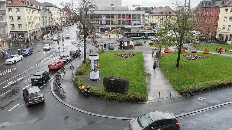 Wie soll der Faulhaber-Platz aussehen, und wann geht die Umgestaltung los? Rollrasen und Bänke sind nur ein Provisorium. Wie soll der Faulhaber-Platz aussehen, und wann geht die Umgestaltung los? Rollrasen und Bänke sind nur ein Provisorium. 