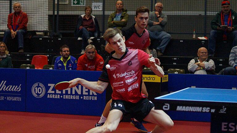 Kilian Ort (vorne) und Filip Zeljko (Archivbild) gewannen das Schlussdoppel beim ersten Sieg des TSV Bad Königshofen gegen die TTF Ochsenhausen. Kilian Ort (vorne) und Filip Zeljko (Archivbild) gewannen das Schlussdoppel beim ersten Sieg des TSV Bad Königshofen gegen die TTF Ochsenhausen.