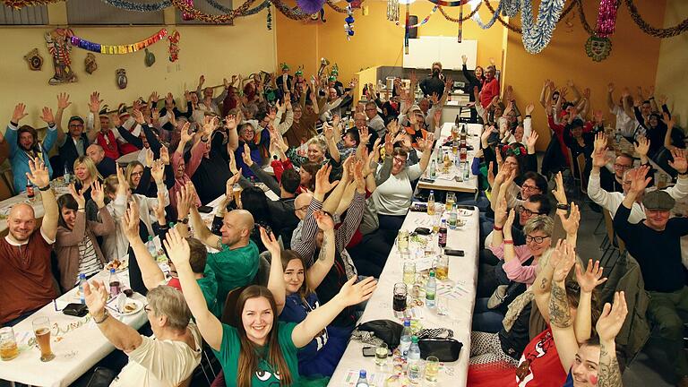 Volles Haus, beste Stimmung und viel Programm – bei den CCK Bunten Abenden 2025 in Kirchschönbach war Faschingsstimmung pur. Volles Haus, beste Stimmung und viel Programm – bei den CCK Bunten Abenden 2025 in Kirchschönbach war Faschingsstimmung pur.