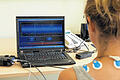 Eine von vielen Behandlungsmethoden: Beim Biofeedback lernt der Patient, den Schmerz über ein psychologisches Rückkopplungssystem zu mindern.