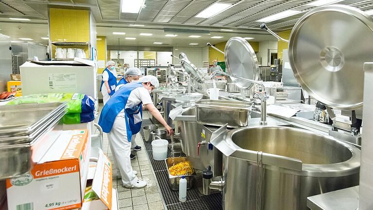 Um 6 Uhr fängt die Arbeit in der Küche des Leopoldina an.