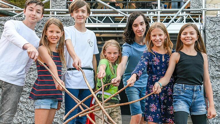 Die Mitglieder des Jungen Theater der Frankenfestspiele Röttingen, die beim Musical 'Zorro' in den großen Abendvorstellungen ihren Auftritt haben. Die Mitglieder des Jungen Theater der Frankenfestspiele Röttingen, die beim Musical 'Zorro' in den großen Abendvorstellungen ihren Auftritt haben. 