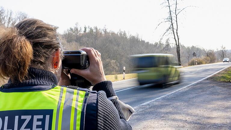 Am 21. April wird auf Bayerns Straßen wieder verstärkt geblitzt. Das Foto entstand beim Blitzermarathon 2022. Am 21. April wird auf Bayerns Straßen wieder verstärkt geblitzt. Das Foto entstand beim Blitzermarathon 2022.