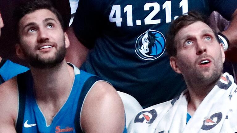 Maximilian Kleber am 10.April vergangenen Jahres beim letzten Heimspiel seines ebenfalls aus Würzburg stammenden ehemaligen Kollegen Dirk Nowitzki. Maximilian Kleber am 10.April vergangenen Jahres beim letzten Heimspiel seines ebenfalls aus Würzburg stammenden ehemaligen Kollegen Dirk Nowitzki.