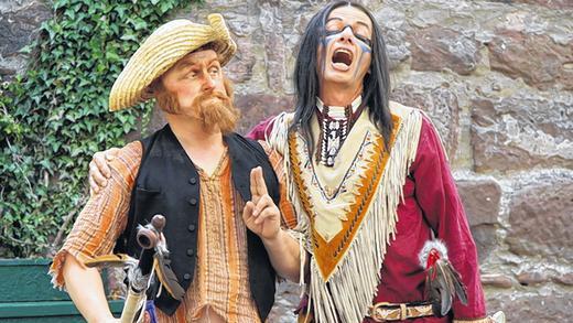Arbeitsvermittlung: Pirat Smee heuert bei Häuptling Schneller Panter an. Arbeitsvermittlung: Pirat Smee heuert bei Häuptling Schneller Panter an.