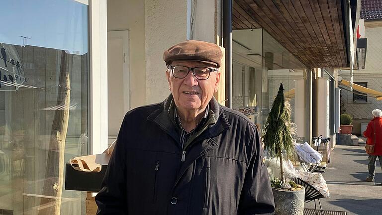 Hermann Breunig (87) aus Großeibstadt findet Fastnacht in Franken sehr unterhaltsam. Hermann Breunig (87) aus Großeibstadt findet Fastnacht in Franken sehr unterhaltsam.
