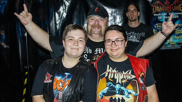 Stefan Gatter von den Hardrock-Freunden Waldsassen mit Tochter Ann (19) und seiner Frau Stefanie (41) Stefan Gatter von den Hardrock-Freunden Waldsassen mit Tochter Ann (19) und seiner Frau Stefanie (41)
