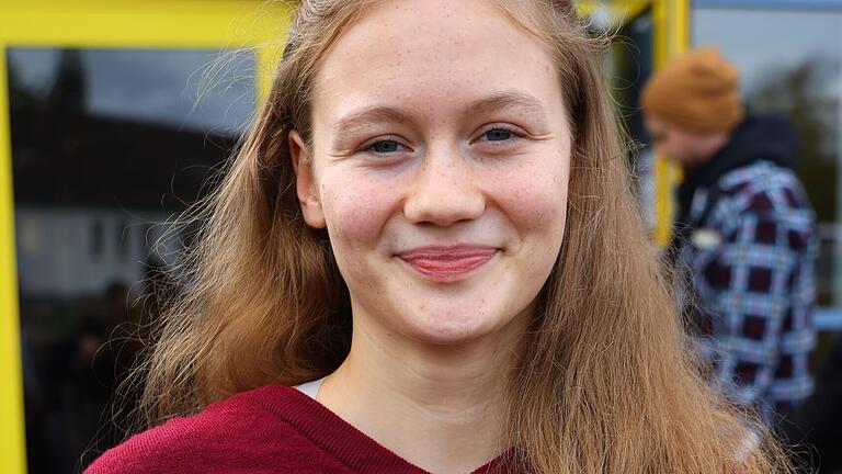 Den mit 500 Euro dotierten ersten Preis erhielt die 17-jährige Miriam Lutz aus Hammelburg. In ihrem Beitrag geht es um die geheimnisvollen Steinfiguren in Hammelburg. - Den mit 500 Euro dotierten ersten Preis erhielt die 17-jährige Miriam Lutz aus Hammelburg. In ihrem Beitrag geht es um die geheimnisvollen Steinfiguren in Hammelburg. Den mit 500 Euro dotierten ersten Preis erhielt die 17-jährige Miriam Lutz aus Hammelburg. In ihrem Beitrag geht es um die geheimnisvollen Steinfiguren in Hammelburg. - Den mit 500 Euro dotierten ersten Preis erhielt die 17-jährige Miriam Lutz aus Hammelburg. In ihrem Beitrag geht es um die geheimnisvollen Steinfiguren in Hammelburg.