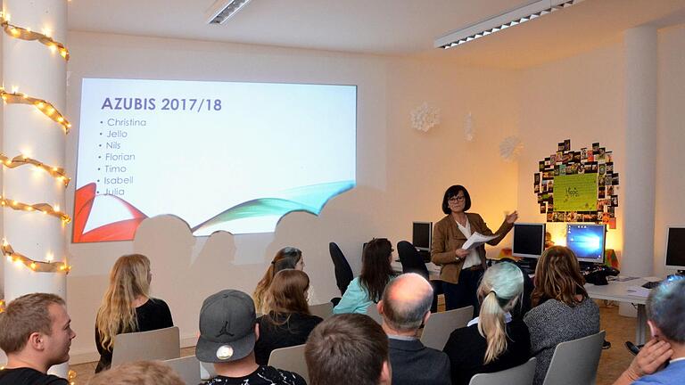 Das Deutsche Erwachsenenbildungswerk (DEB) lud an seiner Außenstelle in Bad Kissingen zum vorweihnachtlichen 'Come together'. Foto: Peter Rauch - Das Deutsche Erwachsenenbildungswerk (DEB) lud an seiner Außenstelle in Bad Kissingen zum vorweihnachtlichen 'Come together'. Foto: Peter Rauch Das Deutsche Erwachsenenbildungswerk (DEB) lud an seiner Außenstelle in Bad Kissingen zum vorweihnachtlichen 'Come together'. Foto: Peter Rauch - Das Deutsche Erwachsenenbildungswerk (DEB) lud an seiner Außenstelle in Bad Kissingen zum vorweihnachtlichen 'Come together'. Foto: Peter Rauch