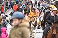 Am Zahlreiche Menschen verfolgen am Sonntag (02.02.20) den traditionellen Festzug im Rahmen des Pferdemarktes in Creglingen.