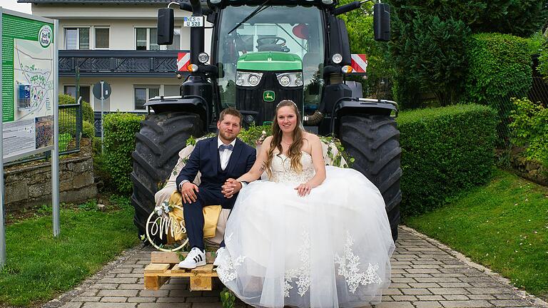 Das Glück von Julia und Jonas Schubert ist nach ihrer Trauung vollkommen.