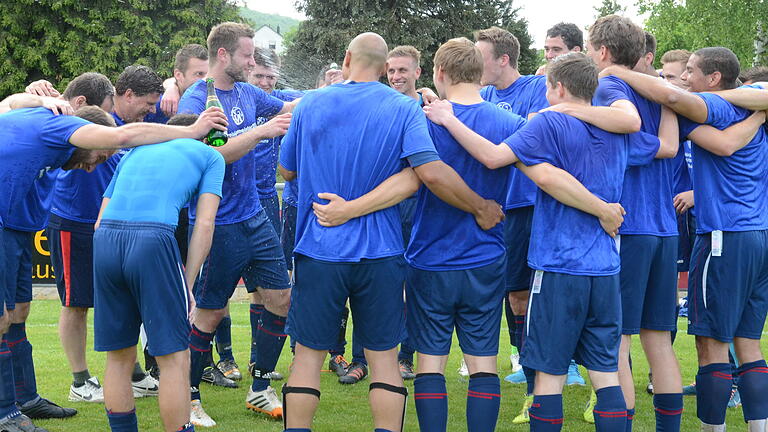 Margetshöchheim ist Meister       -  Fußball Kreisliga Würzburg 2, TSV Karlburg II - SG Margetshöchheim am Sonntag, 17. Mai 2015, Margetshöchheim ist Meister.