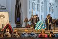 Freitagvormittag im Würzburger Dom: Menschen nehmen am aufgebahrten Sarg Abschied von Barbara Stamm.