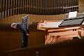 Luther-Symposium an der Musikhochschule       -  Christoph Bossert vor der Orgel der Musikhochschule