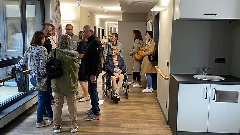 Wie sehen die Wohnkonzepte im neuen Haus aus? Beim Tag der offenen Tür im Franziska-Streitel-Altenheim in Mellrichstadt herrschte reger Betrieb. Wie sehen die Wohnkonzepte im neuen Haus aus? Beim Tag der offenen Tür im Franziska-Streitel-Altenheim in Mellrichstadt herrschte reger Betrieb.