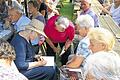 Gefragte Seniorin: Marie-Louise Fürstin zu Castell-Castell signierte ihr neues Buch und schrieb beim 35. Kreisseniorentreffen in Castell Widmungen für die Besucher.