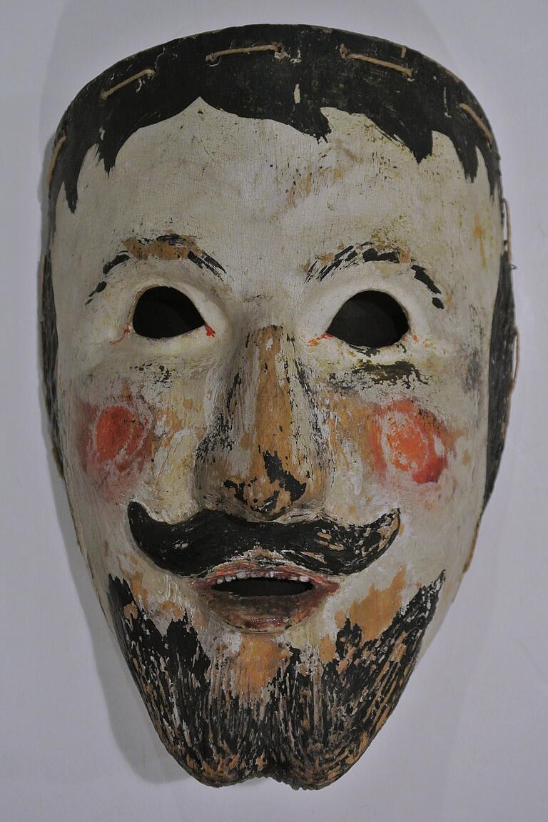 Diese historische Rhönmaske ist im Fundus von Professor Friedrich Münch mit „Rhönmaske, Blauer Jüd, Sondernau“ bezeichnet. Gab es in Sondernau nun doch eine Maskentradition? Foto Deutsches Fastnachtmuseum Diese historische Rhönmaske ist im Fundus von Professor Friedrich Münch mit „Rhönmaske, Blauer Jüd, Sondernau“ bezeichnet. Gab es in Sondernau nun doch eine Maskentradition? Foto Deutsches Fastnachtmuseum