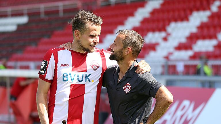 Als Kapitän war Sebastian Schuppan ein enger Vertrauter von Michael Schiele. Seit der Aufstiegsfeier ist viel passiert. Inzwischen ist der einstige Rothosen-Spielführer Vorstand Sport bei den Kickers und verhandelte mit Schiele über dessen Vertragsauflösung.